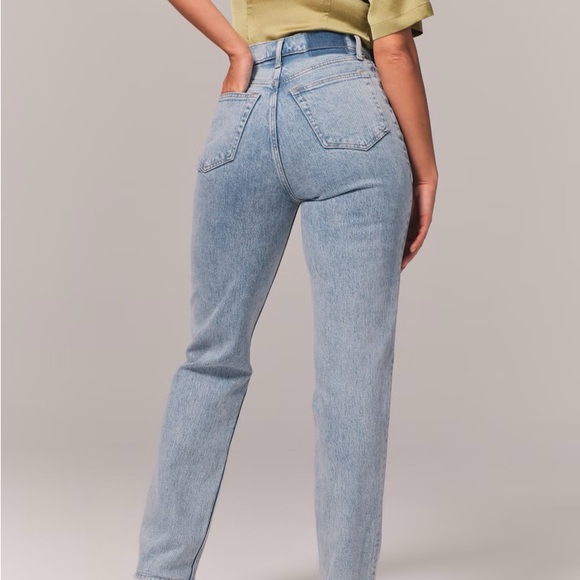 Abercrombie Curve Love High Rise Dad Jeans - Picture 4 of 8